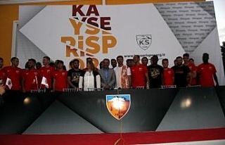 Kayserispor yeni transferlerini taraftara tanıttı