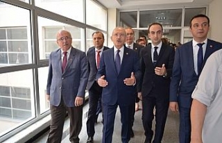 Kılıçdaroğlu tren kazasında yaralananları ziyaret...