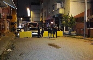 Linçten polis kurtardı