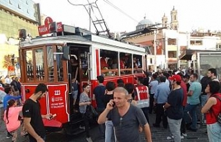 Nostaljik tramvayda ’ayağa basma’ kavgası kamerada