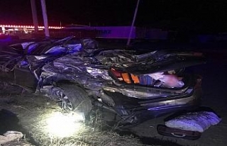 Otomobille cip çarpıştı: 1 ölü, 10 yaralı
