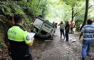 Panelvan aracın uçuruma yuvarlanma anı kamerada