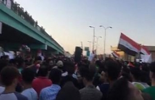 Protestocular Başbakan el-İbadi’nin otelini bastı