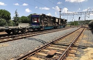 Tekirdağ’da kaza yapan trenin vagonları kaldırılıyor