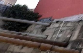 Toprak kayması öncesi istinat duvarı çalışmalarının...