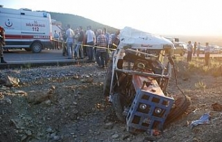 Traktörün şarampole yuvarlandığı kazada 3 ölü,...