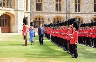 Trump, Kraliçe Elizabeth ile bir araya geldi