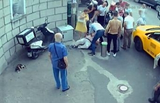 Vatandaşların yaşlı adamı hayatta tutuma çabası