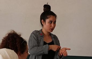 Yaşayarak öğrendiği işaret dili mesleği oldu