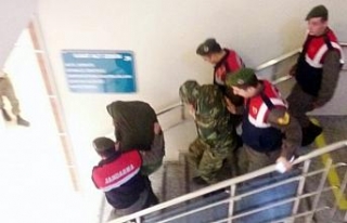 Yunan askerlerinin tutukluluklarına devam