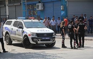 Adana’da sokak ortasında çatışma: 1’i çocuk...