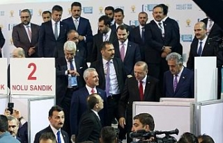 AK Parti’de oylar kullanılıyor