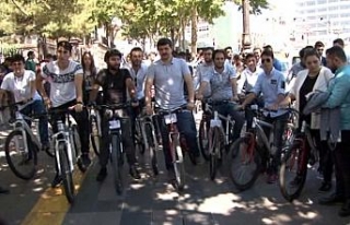 AK Parti’nin 17. yaşına bisikletli kutlama