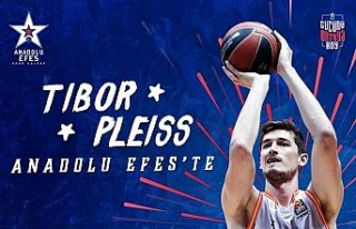 Anadolu Efes Tibor Pleiss ile anlaştı