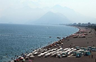 Antalya’da sahillerde bayram yoğunluğu