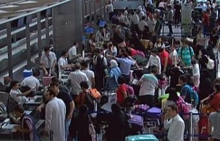 Atatürk Havalimanı’nda bayram yoğunluğu sürüyor