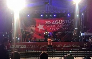 Ayna şarkılarıyla Zafer Bayramı coşkusu
