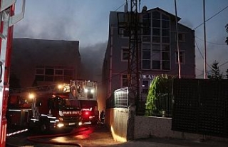 Başakşehir’de çorap fabrikasında yangın