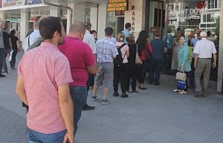 Bolu’da dolar bozdurma kuyruğu