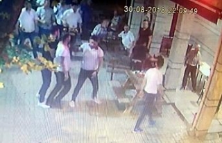 Cami avlusunda bıçaklı kavga: 1 yaralı