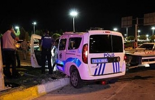 Cip polis aracına çarptı: 2’si polis 3 yaralı