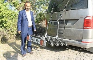 Çocuğunu aracın arkasında taşıyan baba: "Pişmanım"