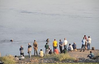 Dicle Nehri’ne giren 2 işçi kayboldu