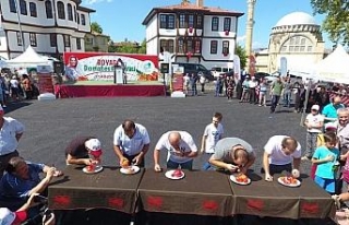 Domates yemede yarıştılar