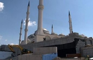 Erdoğan Çamlıca Camii’nde incelemede bulunuyor