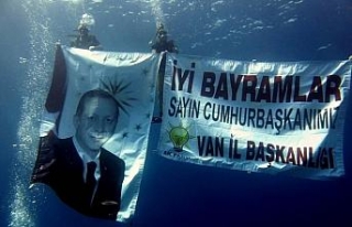 Erdoğan’ın bayramını denizin altında kutladılar