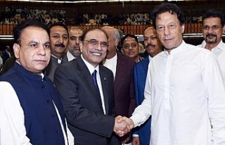 Eski kriket yıldızı İmran Khan Pakistan Başbakanı...