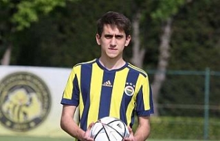 Fenerbahçe Ömer Faruk Beyaz ile sözleşme imzaladı