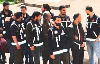 FETÖ operasyonu: 24 polis gözaltında