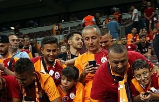 Galatasaray 99 gün sonra taraftarıyla buluştu