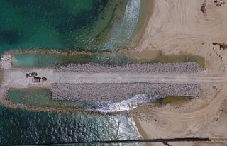 Gazze sınırında deniz duvarının inşası sürüyor