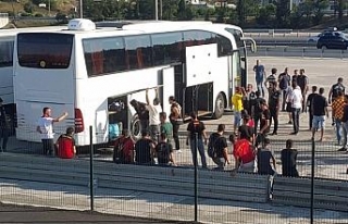 Göztepe taraftarları polis eşliğinde stada gönderildi