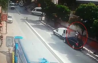 Güpegündüz yaşanan silahlı saldırı kamerada