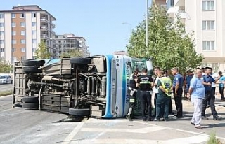 Halk otobüsü ile ticari taksi çarpıştı: 18 yaralı