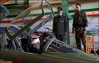İran yerli savaş uçağı Kevser’i tanıttı