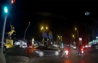 Işık ihlali yaptı kaza oldu: O anlar kamerada