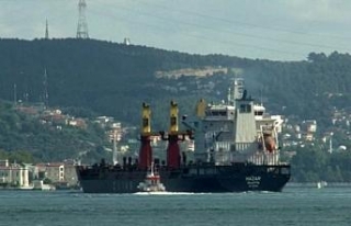 İstanbul’da arızalanan kargo gemisi demir attı