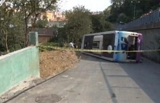İstanbul’da otobüs devrildi