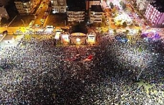 İzmir’de Yıldız Tilbe izdihamı