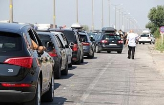 Kapıkule’de ‘çile’ kuyruğu bitmek bilmiyor