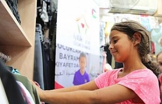 Kudüslü çocuklar bayramlıklarına kavuştu