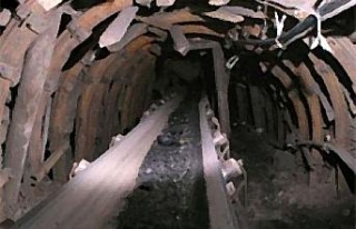 Maden ocağı önünde heyelan: 4 kişi mahsur kaldı