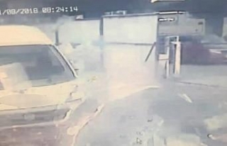 Minibüs tüp dolu iş yerine daldı