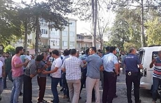 Odun ve satırlarla saldırdılar: Kavgaya hastanede...