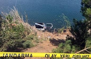 Otomobil gölete uçtu, 4 kişi boğularak hayatını...
