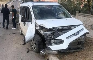 Otomobilde fare zehri içip kaza yaptı